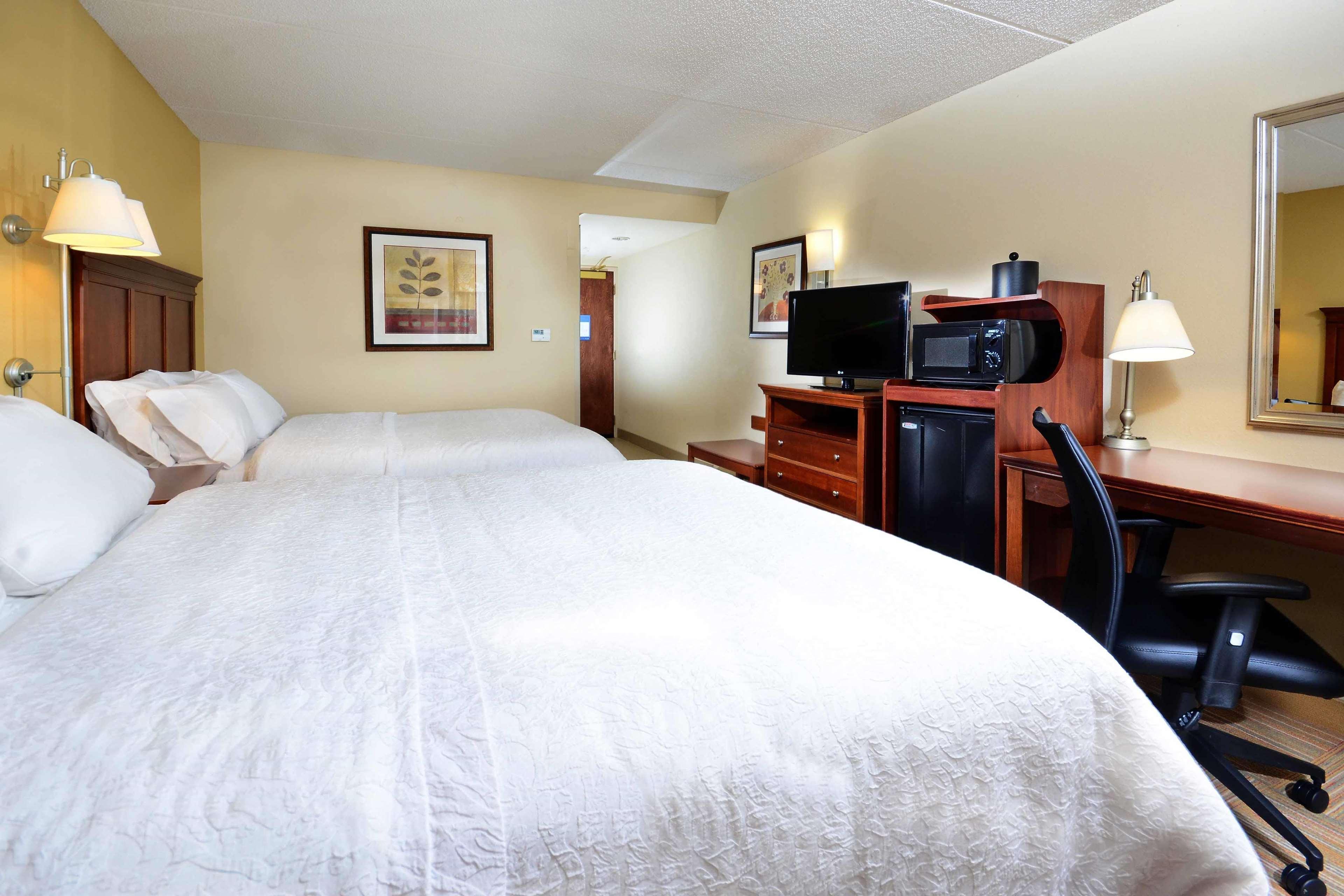 Hampton Inn Raleigh Capital Blvd North Exterior photo