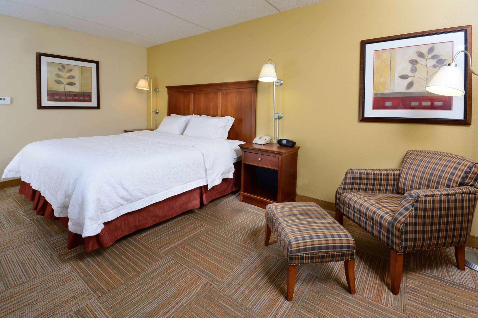 Hampton Inn Raleigh Capital Blvd North Exterior photo