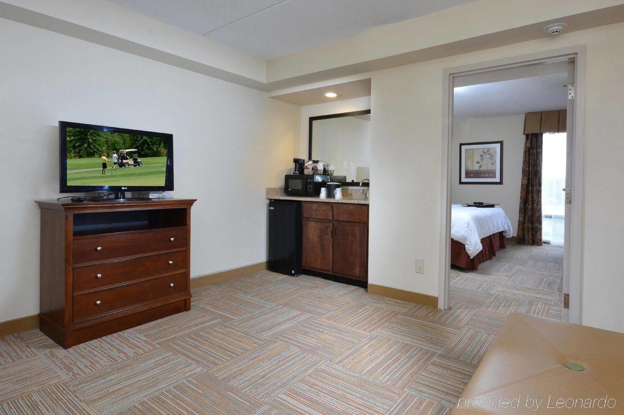 Hampton Inn Raleigh Capital Blvd North Exterior photo